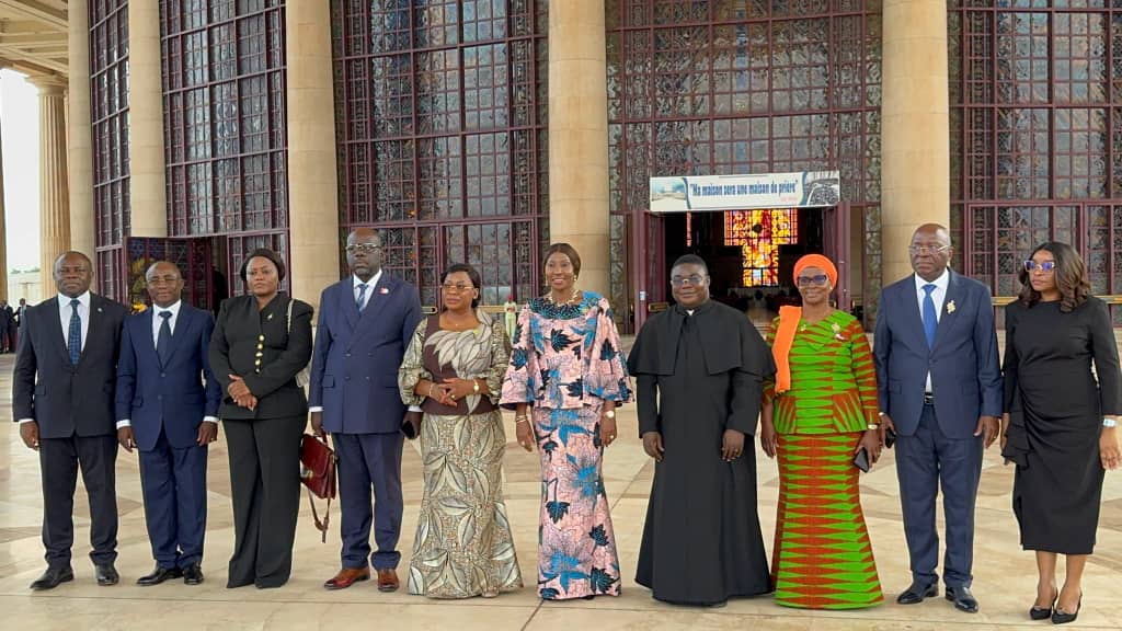LA PRESIDENTE DU SENAT GABONAIS EN VISITE A LA BASILIQUE NDP DE YAMOUSSOUKRO
